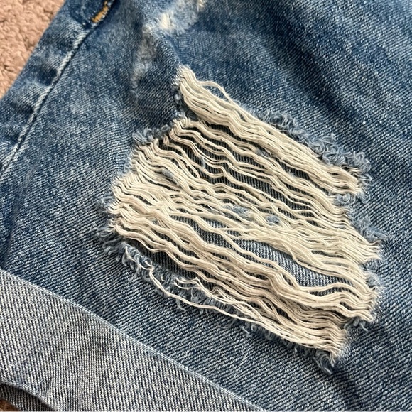 H&M Divided High-Waisted Button Fly Shorts - Picture 6 of 6